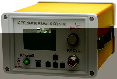 频率范围9 kHz to 6100 MHz，分辨率0.000001 Hz
输出功率电平范围-140 to +16 dBm，分辨率0.01 dB 单边带相位噪声（SSB Phase Noise）：-120 dBc/Hz（载波3 GHz，频偏20 kHz）
切换时间0.2 ms
