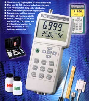 同時顯示 pH 和溫度值或電壓和溫度值 附 RS-232 電腦介面 (雙向) 及軟體 自動 / 手動 pH 和溫度校正 自動 / 手動溫度補償 反應快速和高準確度